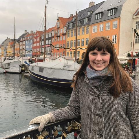 Projektleder Wienke Reimer, der selv kommer fra det danske mindretal i Sydslesvig, er i fuld gang med at skabe kontakt til europæiske unge med mindretalsbaggrund og invitere dem på et 13-ugers kursus på Jaruplund Højskole i sommeren 2020: ”Jeg har allerede fået så mange positive tilbagemeldinger”, siger Wienke Reimer, der her ses ved Nyhavn i København. En af de såkaldte Minority Labs i 2019, der går forud for højskolekurset, afholdes i København. 