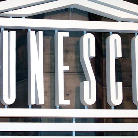 Unescos Verdensarvliste, som sidste år fik tilføjet Chritianstiansfeld og parforcejagtlandskaberne i Nordsjælland, kender de fleste. Mindre kendt er det, at Unesco også har en liste over immaterielle, kulturskabte værdier, som Danmark endnu ikke optræder på. Det vil Bertel Haarder lave om på ved at foreslå den dansk-tyske mindretalsmodel optages på listen i forbindelse med 100-året for Genforeningen i 2020.