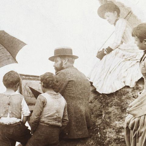 Fotografen Wilhelm Dreesen fotograferede Egernsund-malerne. Her det det Heinrich Petersen-Angeln. 