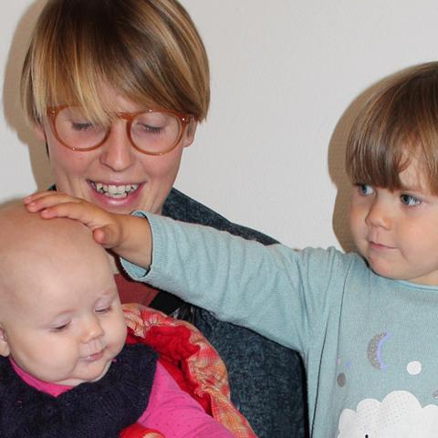 ”Det er vigtigt for min mand og mig, at vores børn får en kulturel referenceramme, så de kender deres ophav”, siger bornholmske Thilde Pfeifer om begrundelsen for, at hun og hendes tyske mand har valgt det dansk-tyske børnehus til deres døtre Ingeborg og Irmgard. 