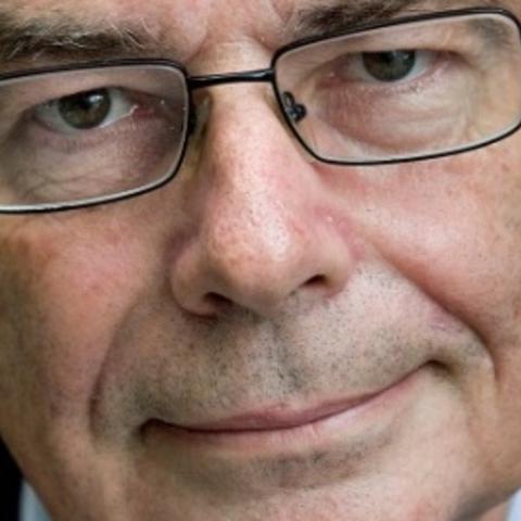 Jørn Lund er professor i dansk sprog og formand for Dansk Sprognævn.