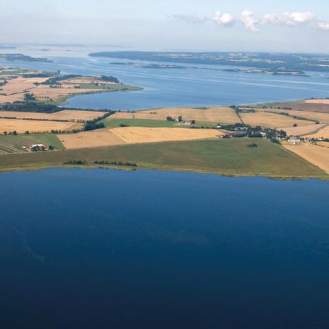 Fra 2016 til 2020 udsender Trap Danmark et nyt værk om Danmark. Her kan man søge oplysninger om hvert eneste sted i kongeriget. Her er det Møn set fra luften. 
