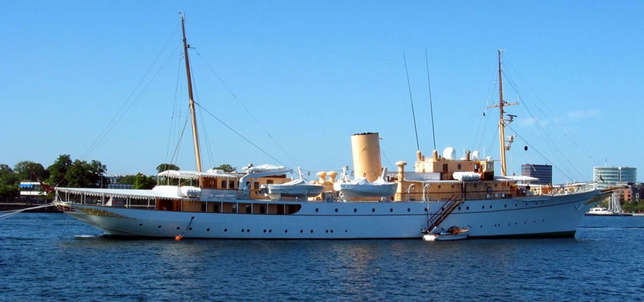 Dronningen besøger Slesvig-Holsten og det danske mindretal den 3. til 6. september på Kongeskibet Dannebrog.