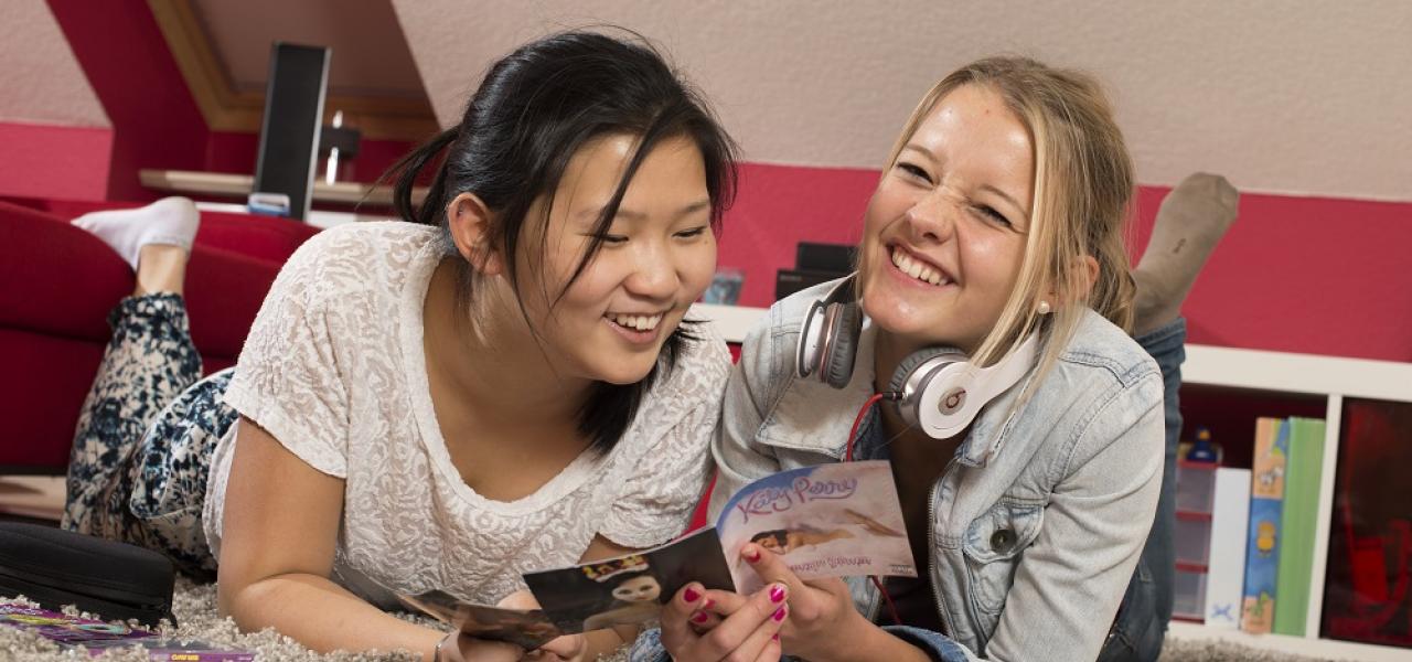Elevudveksling gennem projektet Feriebarn.dk er en oplagt mulighed for, at danske elever kan få afprøvet deres tyske, mener Carl Kinze, der er næstformand i Tysklærerforeningen for Grundskolen. Elevudveksling gennem projektet Feriebarn.dk er en oplagt mulighed for, at danske elever kan få afprøvet deres tyske, mener Carl Kinze, der er næstformand i Tysklærerforeningen for Grundskolen.