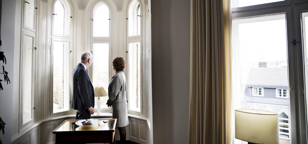 Fra tårnvinduet i generalkonsulatet i Flensborg har Henrik Becker-Christensen og Grethe Marie Bay udsigt til Danmark. 1. september flytter de til Aabenraa. 