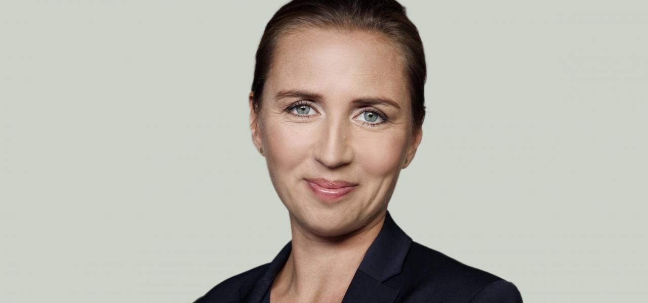 "I dag ligger danske og tyske skoler, biblioteker og børnehaver dør om dør i grænseegnen, og mindretallet indgår og deltager på lige fod med flertallet på begge sider af grænsen. Det bliver man en lille smule stolt af at tænke på."