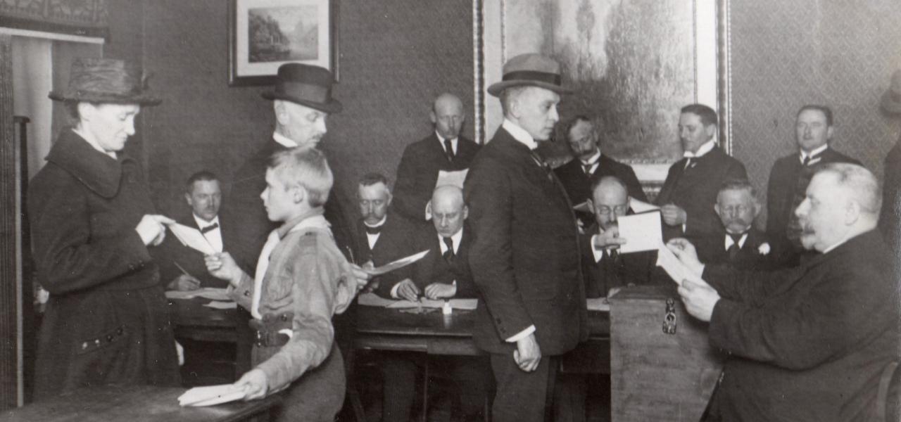 Fra afstemningsdagen den 10. februar 1920 i Sønderborg. Foto: Sønderborg Lokalhistoriske Arkiv