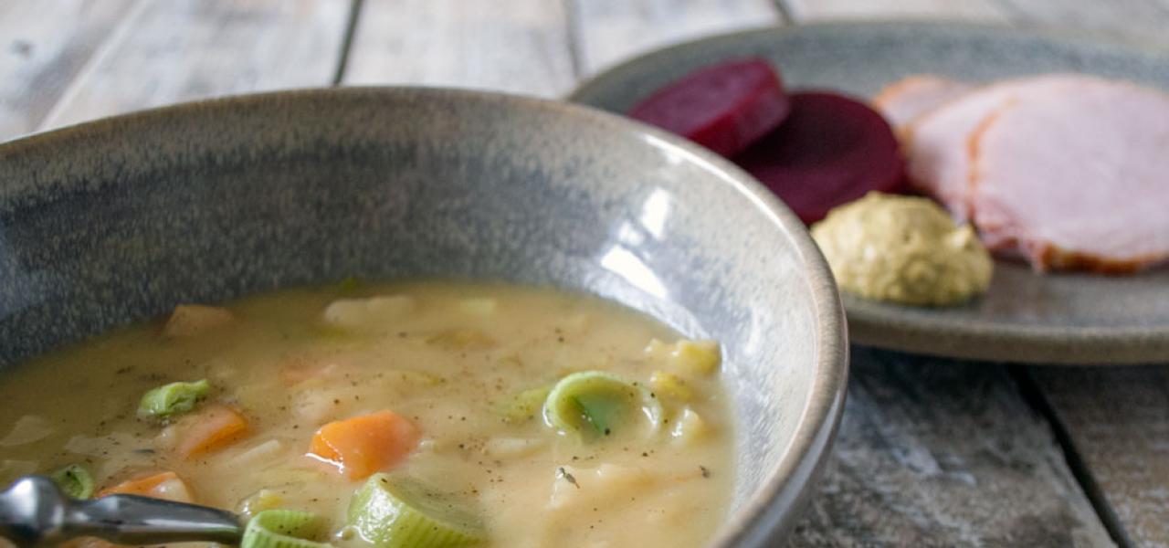 Gule ærter er den traditionelle spise, når der afholdes afstemningsfester i Sønderjylland den  10. februar hvert år.