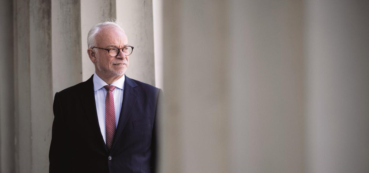 Københavns biskop, Peter Skov-Jakobsen er eneste kandidat som ny formand i Grænseforeningen og ventes valgt på Grænseforeningens Sendemandsmøde 17. oktober. Her er Peter Skov-Jakobsen fotograferet uden for Københavns Domkirke.