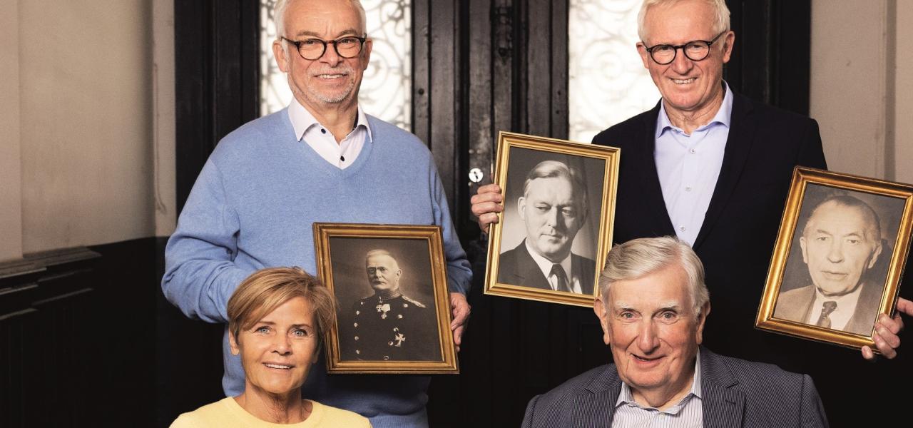 Torben Rechendorff og Mette Bock, der er tidligere formænd for Grænseforeningen, og Jens Andresen og Peter Skov-Jakobsen, der er nuværende og kommende formand for Grænseforeningen, blev interviewet i Grænseforeningens Hus i Peder Skrams Gade, hvor Grænseforeningen har haft sit sekretariat næsten siden sin oprettelse i 1920. Torben Rechendorff og Mette Bock, der er tidligere formænd for Grænseforeningen, og Jens Andresen og Peter Skov-Jakobsen, der er nuværende og kommende formand for Grænseforeningen, blev interviewet i Grænseforeningens Hus i Peder Skrams Gade, hvor Grænseforeningen har haft sit sekretariat næsten siden sin oprettelse i 1920.