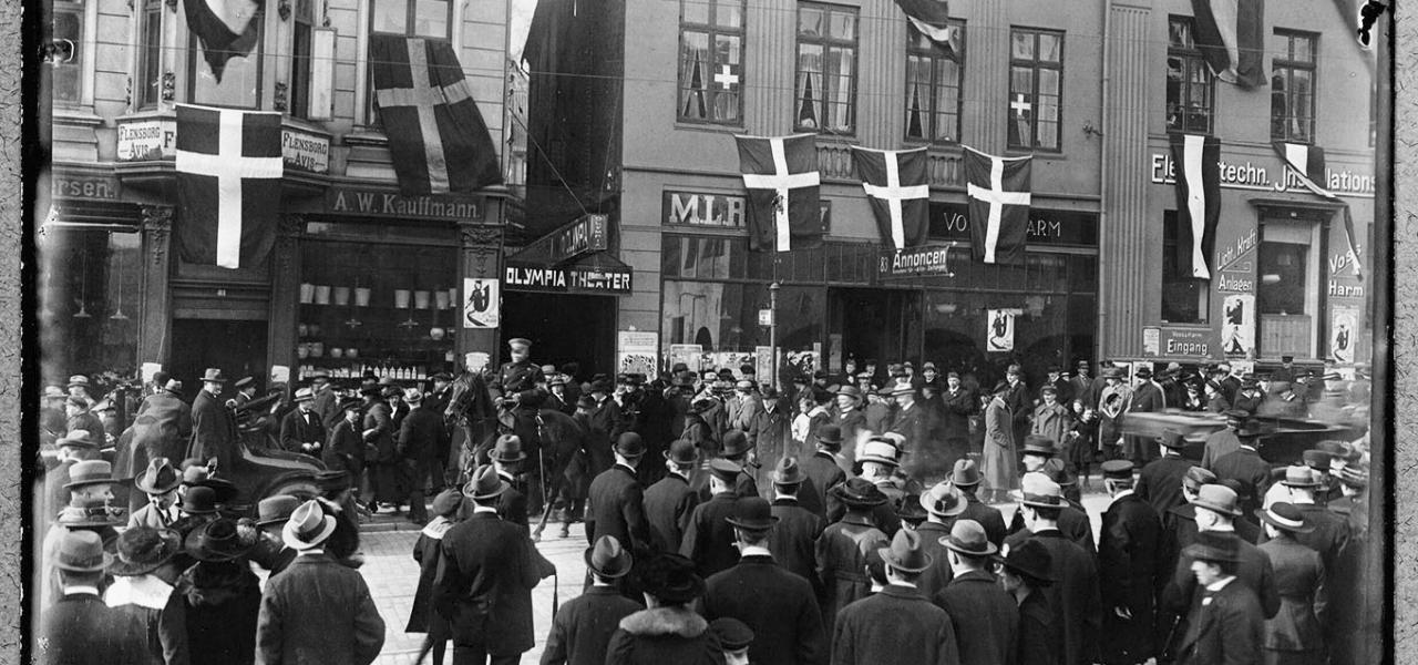 En internationalisering af Flensborg var på tegnebrættet i 1920, men H. P. Hanssen og andre vendte sig klart mod forslaget som stridende mod nationalitetsprincippet og selvbestemmelses-retten: Stemmetallene i Flensborg og i hele 2. zone havde været meget klare og entydige. Ikke at respektere dette var “eventyrpolitik”, skriver Carsten Staur. 