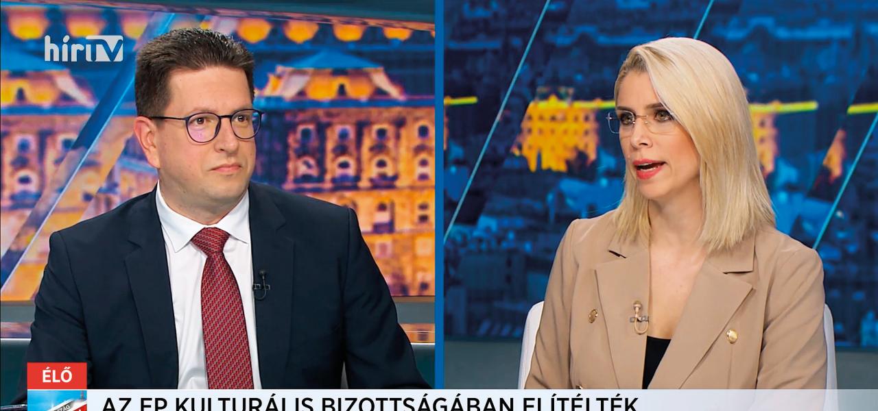 “Det ville være dejligt, hvis Danmark giver sin støtte. Danmark har en stærk stemme og bør gøre brug af den”, siger Loránt Vincze, der er præsident for FUEN om sine forhåbninger om en dansk henvendelse til EU-Kommissionen om det europæiske borgerinitiativ, Minority SafePack Initiative. Her fotograferet på ungarsk tv, hvor han interviewes om borgerinitiativet. “Det ville være dejligt, hvis Danmark giver sin støtte. Danmark har en stærk stemme og bør gøre brug af den”, siger Loránt Vincze, der er præsident for FUEN om sine forhåbninger om en dansk henvendelse til EU-Kommissionen om det europæiske borgerinitiativ, Minority SafePack Initiative. Her fotograferet på ungarsk tv, hvor han interviewes om borgerinitiativet.