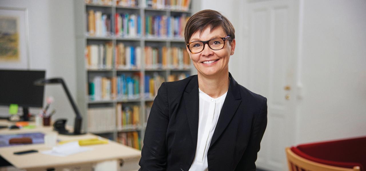 “Det, jeg skal blive rigtig meget klogere på, er grænselandet og mindretallene på begge sider af grænsen. Det glæder jeg mig meget til”, siger Hanne Sundin, der tiltrådte som ny direktør for Grænseforeningen den 1. marts.