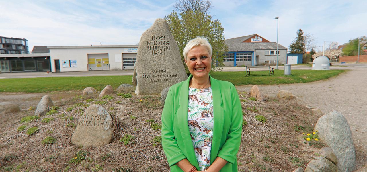 Tine Vægter ved grænsestenen i Nykøbing Falster.