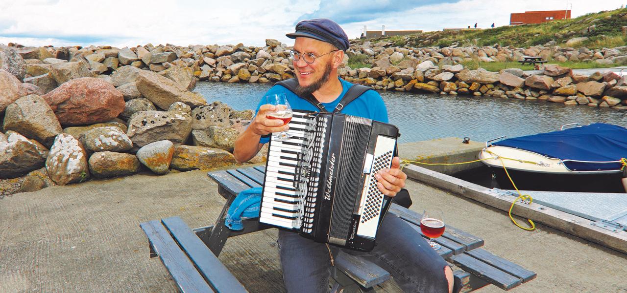 Jan Paul har været brygmester for Svaneke Bryghus i 18 år. Nu skal han videre ud i verden.