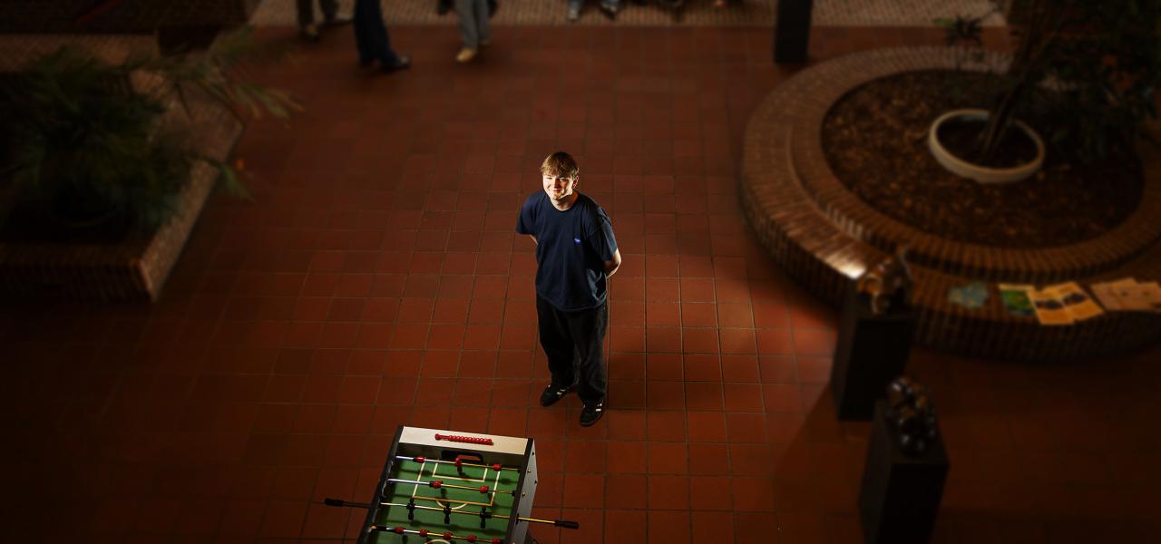 Billede af Jonas Henningsen set oppefra.