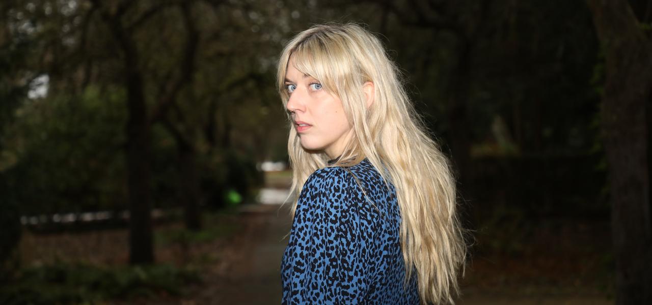 Greta Schenk er født i Husum i Nordtyskland. I dag bor hun i Nordvestkvarteret i København.