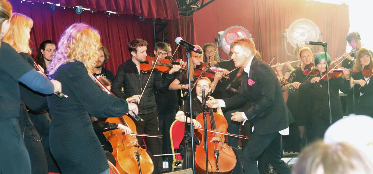 Da Harald Haugaard lørdag var på scenen som dirigent for folkBALTICA Ensemblet, var det hans tredje optræden på Tønder Festival.