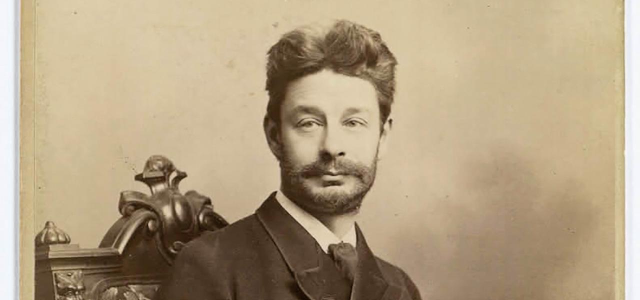 Da Georg Brandes døde i 1927, blev hans aske spredt ved Den Slesvigske Sten, der står i Jægersborg Dyrehave nord for København.