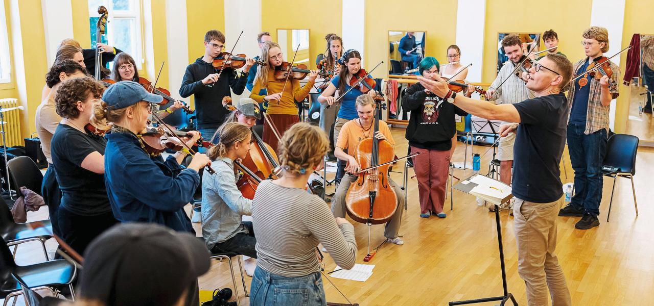 Rapporten fra Kulturens Analyseinstitut overser, at, at der er et rigt kulturliv på tværs af grænsen og et dansk kulturliv lige syd for grænsen. folkBALTICA, hvis ensemble her ses øve i Tønder, er f.eks. en grænseoverskridende festival, som tre af de fire sønderjyske kommuner er med til at finansiere sammen med partnere både nord og syd for grænsen. 