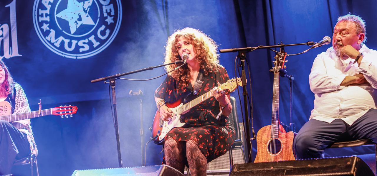 Nolwen Korbell er fransk statsborger, men fra mindretallet i Bretagne, og hun synger på bretonsk.