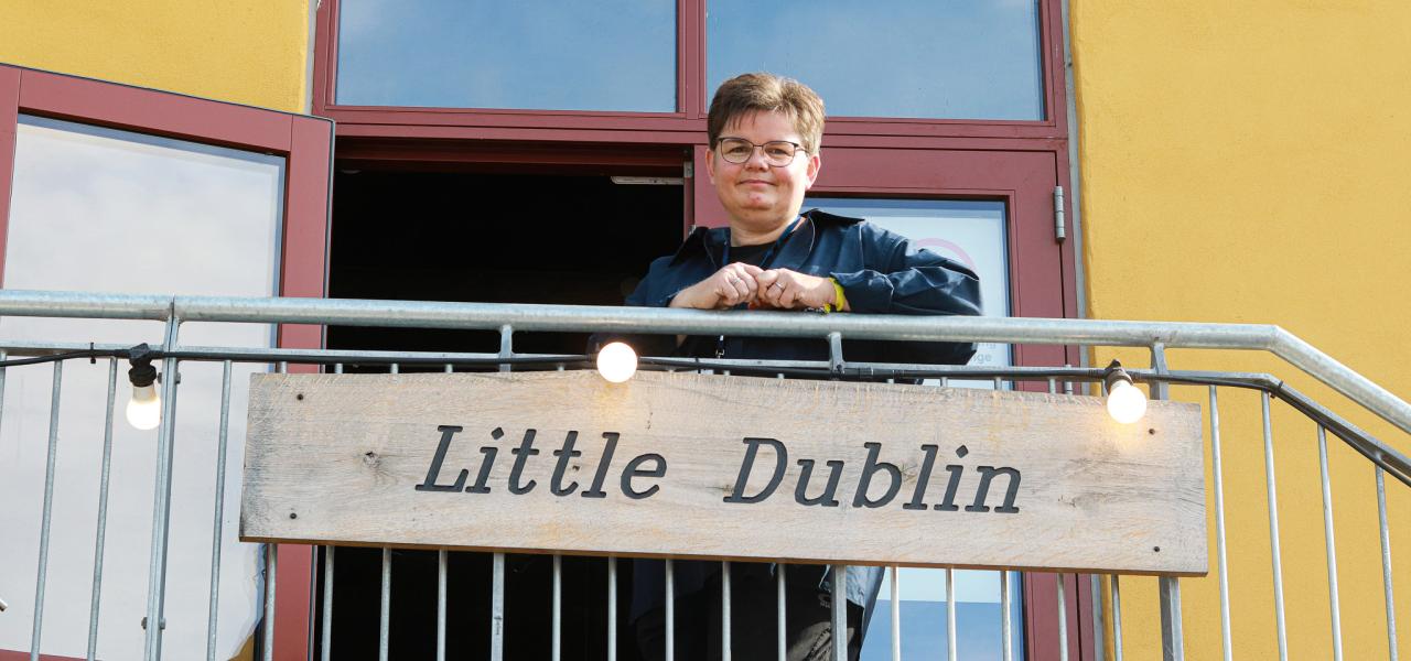 “Når vi taler om det nære samarbejde på tværs af den dansk-tyske grænse og kigger lokalpolitisk på det, så er der en stor vilje til at ville samarbejde og hjælpe hinanden. Og det er skønt at mærke. Det må vi ikke tage for givet", siger Gitte Bønning Kristensen, skoleleder, Læk Danske Skole, Sydslesvig, barchef, Little Dublin, Sønderjylland.