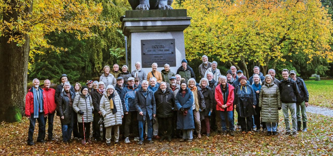 Istedløven var et af de steder, der blev besøgt på Grænseforeningens Sydslesvigtur.