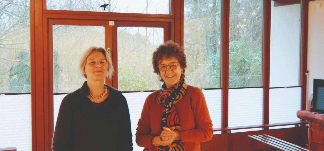 Leder af Mikkelberg Lisbeth Bredholt Christensen og kurator Grethe Bay