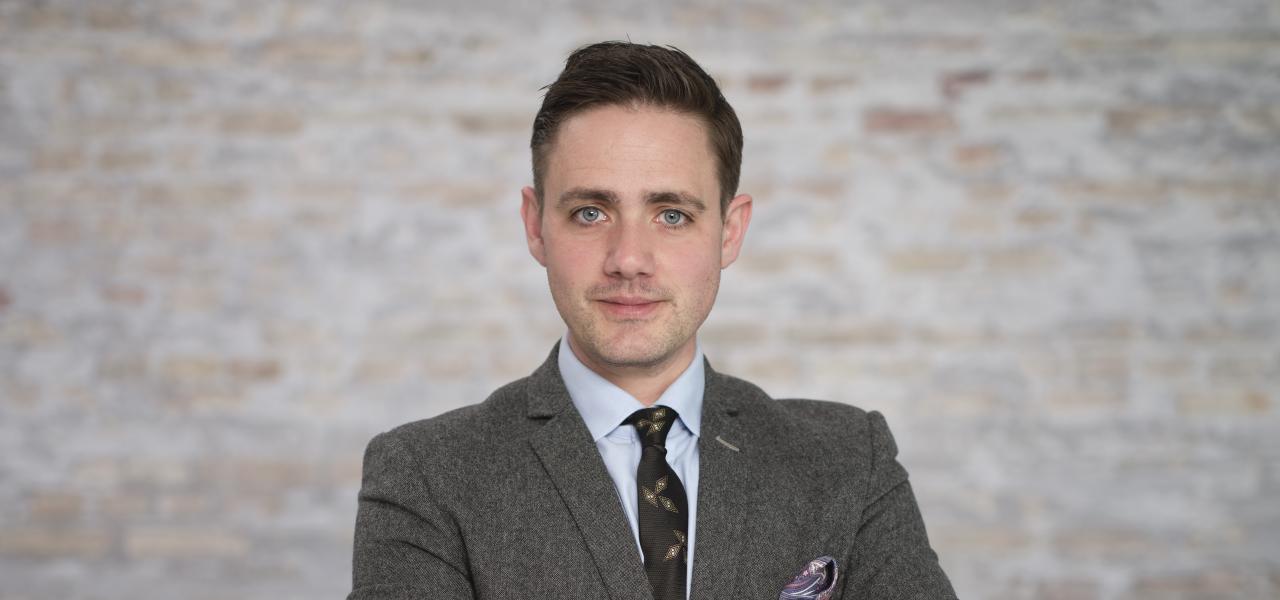 41-årige Christian Egander Skov er ny forstander på Jaruplund Højskole pr. 1. november 2026.