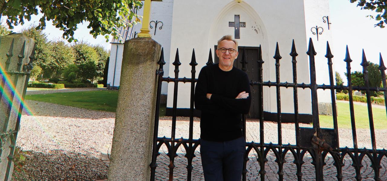 “Den kirke, jeg går ind i om formiddagen, bliver overtaget af min tyske kollega lige efter. Ved den tyske gudstjeneste er der de samme blomster, den samme luft og de samme mursten", siger Eberhard von Oettingen, sydslesviger og sognepræst i Sønderjylland.