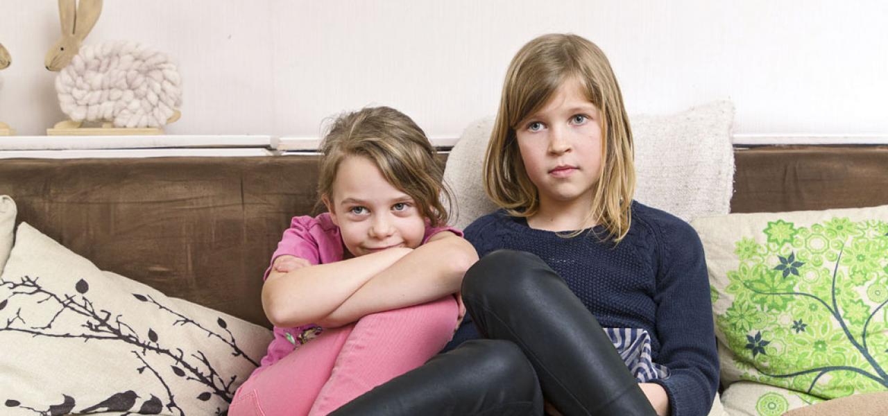 Ninna Laasholdt (tv) og Ida Gosch taler sammen over Skype flere gange om uge. ”Vi taler mest om, hvad vi går og laver, og hvordan vi har det,” siger de samstemmende. De har også talt om, at mange tyskere ikke har computere eller tablets hjemme, og at de på Rødding Skole langt oftere bruger tablets i undervisningen end på Uffe Skolen.