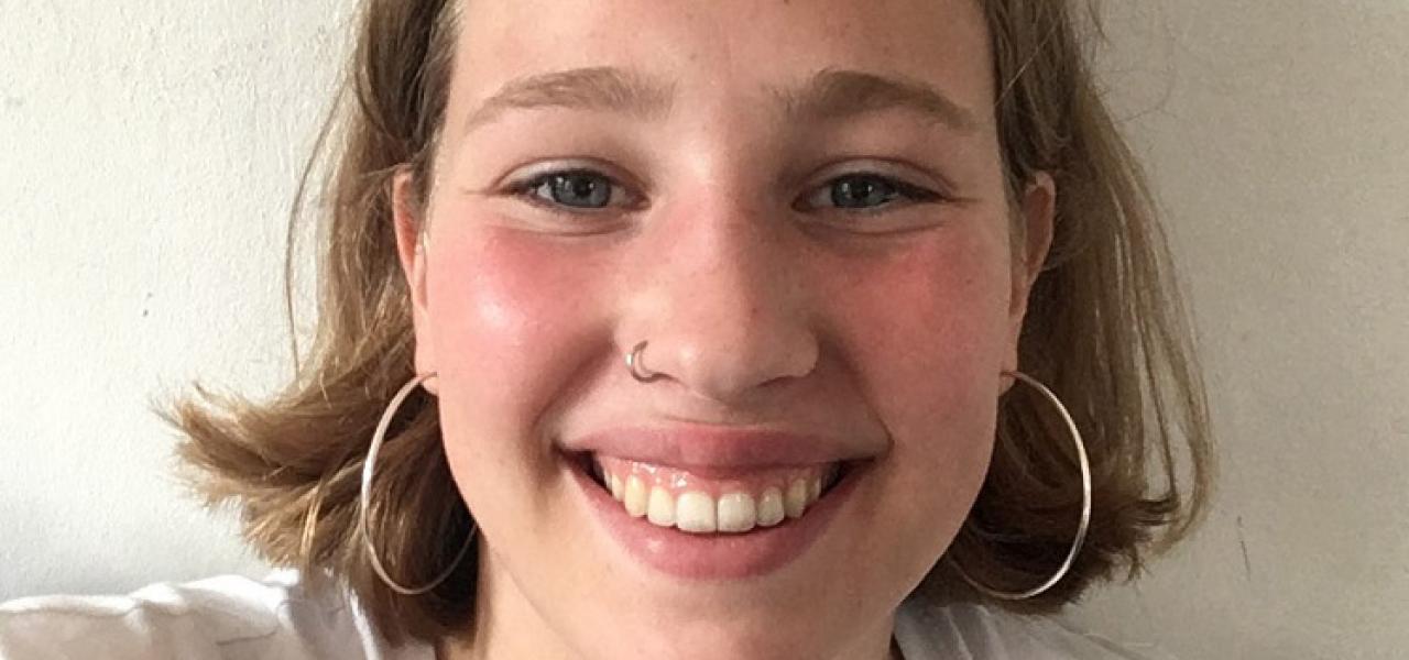 Jule Sösemann, der i sommer blev student fra Duborg-Skolen i Flensborg, mener ikke, man behøver vælge det tyske fra for at være en del af det danske mindretal i Sydslesvig.