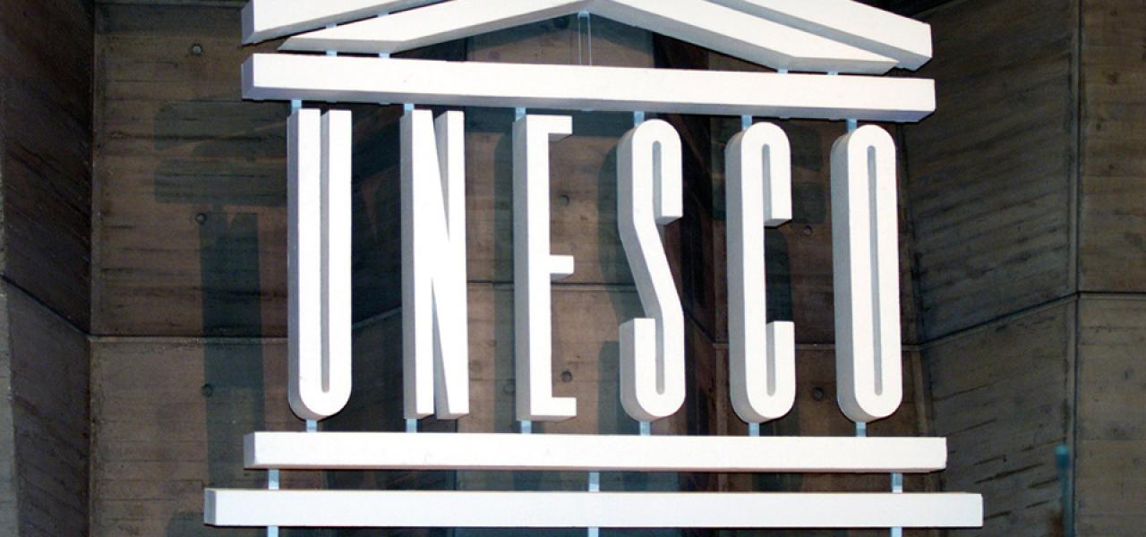 Unescos Verdensarvliste, som sidste år fik tilføjet Chritianstiansfeld og parforcejagtlandskaberne i Nordsjælland, kender de fleste. Mindre kendt er det, at Unesco også har en liste over immaterielle, kulturskabte værdier, som Danmark endnu ikke optræder på. Det vil Bertel Haarder lave om på ved at foreslå den dansk-tyske mindretalsmodel optages på listen i forbindelse med 100-året for Genforeningen i 2020.