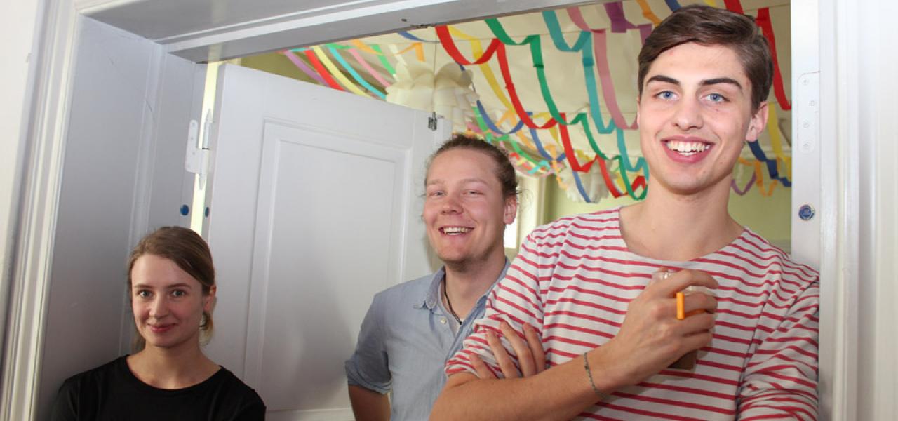 Julie Hansen, Lars Heidtmann og Max Kahrmann, der er fra det danske mindretal i Sydslesvig, har valgt at studere i Danmark.  Julie Hansen, Lars Heidtmann og Max Kahrmann, der er fra det danske mindretal i Sydslesvig, har valgt at studere i Danmark.