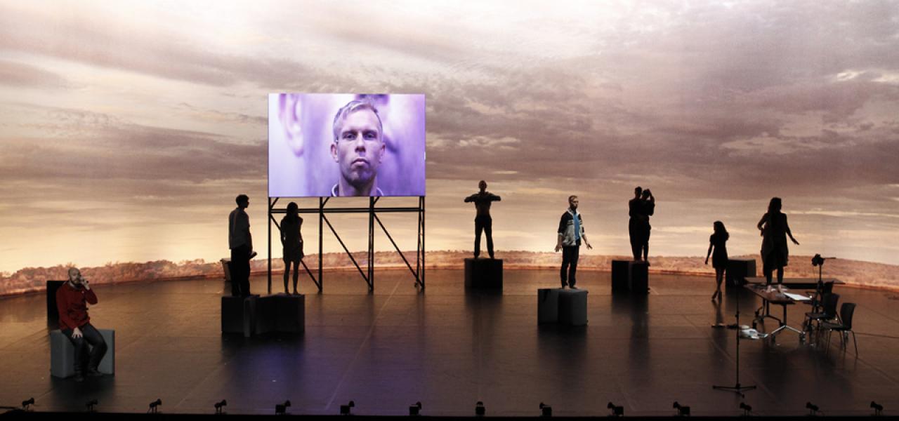 ”Jeg ser mig selv som europæer, Jeg blev født i Hamburg, men jeg har også boet store dele af mit liv i Amsterdam, Paris, New York og Zürich, og de seneste 15 år har Berlin været centrum i mit liv”, siger den tyske dramatiker Falk Richter. 