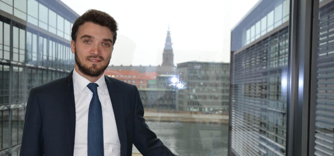 Felix van Bergen arbejder i Nordea, der har sit hovedkontor i Danmark på Christianshavn med udsigt til bl.a. Christiansborg. Han besøger sin familie i Sydslesvig ca. fire gange om året, men har ingen planer om at flytte tilbage til Sydslesvig: ”Jeg står her midt i mit danske liv”, siger han. 