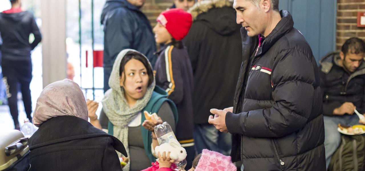 I løbet af efteråret er der kommet gennemsnitligt 500 flygtninge dagligt til Flensborg Banegård.