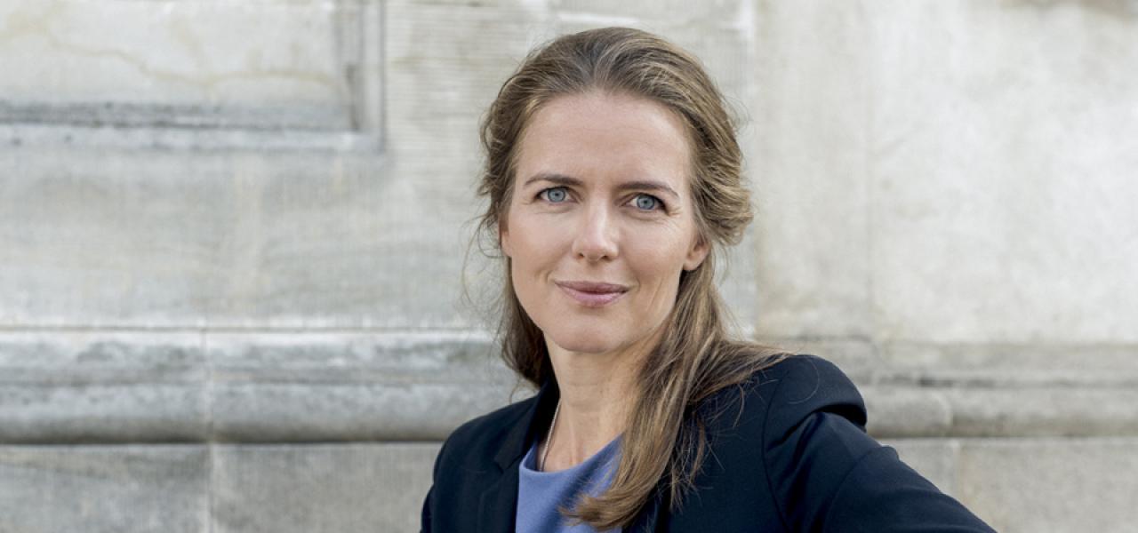 Ellen Trane Nørby (V), 36 år, er tidligere undervisnings- og sundhedsminister. I dag, per oktober 2019, er hun medlem af Folketinget for Venstre. Ellen Trane Nørby (V), 36 år, er tidligere undervisnings- og sundhedsminister. I dag, per oktober 2019, er hun medlem af Folketinget for Venstre.