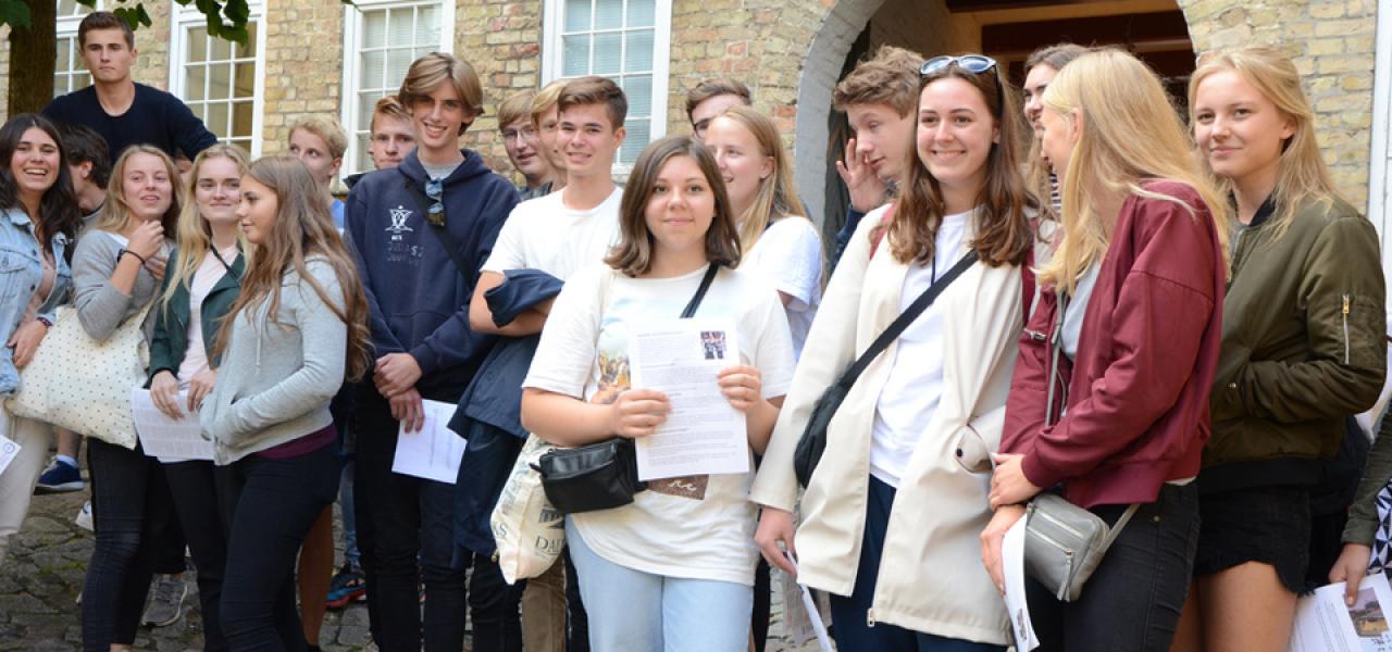 150 1. G'ere fra Zahles Gymnasium har været på introtur til Flensborg og Sønderjylland i et samarbejde med Grænseforeningen. Her er det 1. d. 