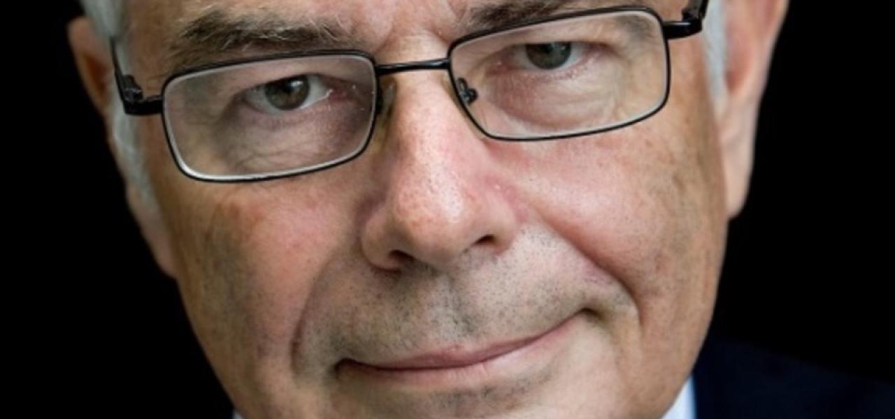 Jørn Lund er professor i dansk sprog og formand for Dansk Sprognævn. Jørn Lund er professor i dansk sprog og formand for Dansk Sprognævn.
