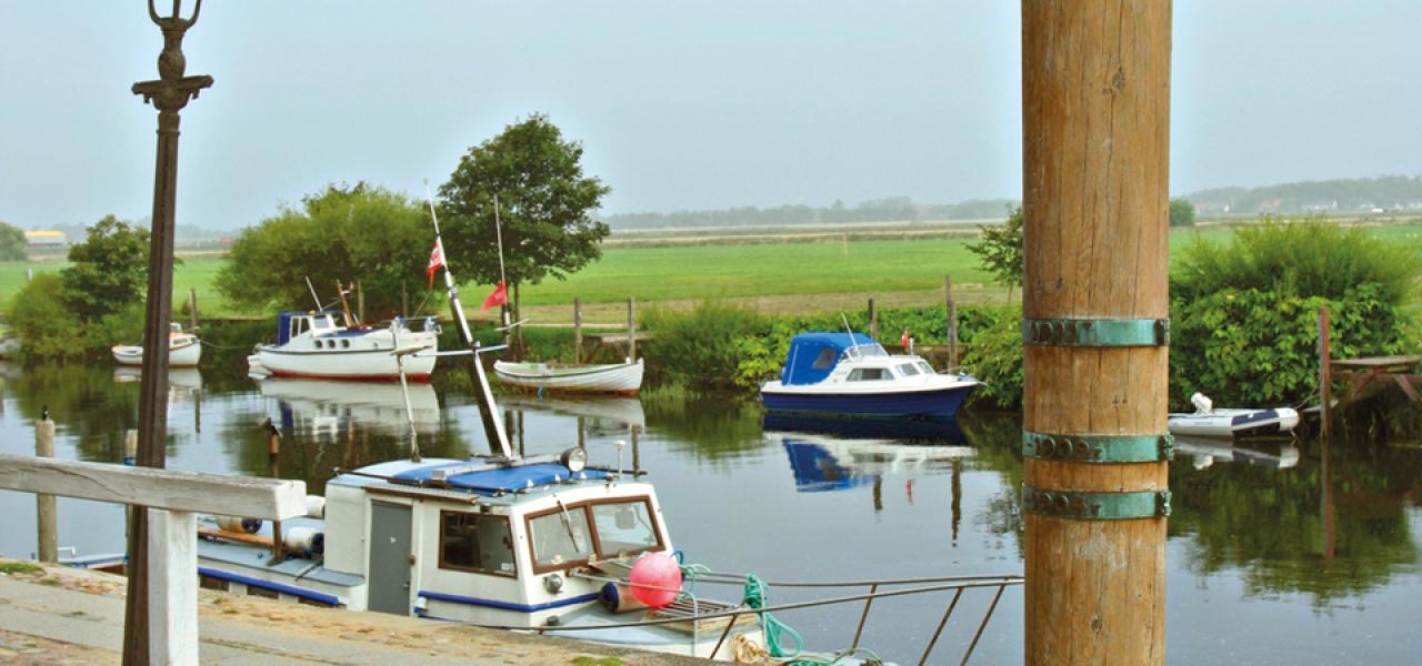 Den nuværende stormflodssøjle i Ribe er opsat i 1920 af Ribe Turistforening. Bronzeringe markerer, hvor højt op vandet har stået ved de mest alvorlige stormfloder, der har ramt byen. Den øverste ring angiver vandhøjden ved stormfloden i 1634, hvor der berettes, at 10.000 mennesker langs hele kysten mistede livet.