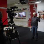 Flensborg Avis har lavet tv siden 2016. Kulturredaktør Hans-Christian Davidsen præsenterer "Månedens bog" på skærmen.  Flensborg Avis har lavet tv siden 2016. Kulturredaktør Hans-Christian Davidsen præsenterer "Månedens bog" på skærmen.