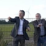 "Når man ved, hvor svært det er at nedbryde de mentale grænser, så gør det ondt at se, at der igen bliver bygget en ny fysisk og synlig barriere"; siger Flemming Meyer (SSW), som magasinet Grænsen mødte ved vildsvinehegnet ved Sofiedal sammen med Heuke Göttsch (CDU) (tv). "Når man ved, hvor svært det er at nedbryde de mentale grænser, så gør det ondt at se, at der igen bliver bygget en ny fysisk og synlig barriere"; siger Flemming Meyer (SSW), som magasinet Grænsen mødte ved vildsvinehegnet ved Sofiedal sammen med Heuke Göttsch (CDU) (tv).