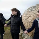 Unge fra Faarevejle Efterskole tager forskud på festlighederne den 14. maj 2020 ved genforeningsstenen på Esterhøj, Odsherred. Unge fra Faarevejle Efterskole tager forskud på festlighederne den 14. maj 2020 ved genforeningsstenen på Esterhøj, Odsherred.