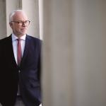 Københavns biskop, Peter Skov-Jakobsen er eneste kandidat som ny formand i Grænseforeningen og ventes valgt på Grænseforeningens Sendemandsmøde 17. oktober. Her er Peter Skov-Jakobsen fotograferet uden for Københavns Domkirke. Københavns biskop, Peter Skov-Jakobsen er eneste kandidat som ny formand i Grænseforeningen og ventes valgt på Grænseforeningens Sendemandsmøde 17. oktober. Her er Peter Skov-Jakobsen fotograferet uden for Københavns Domkirke.