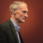 Bertel Haarder (V) er medlem af Folketinget og er opvokset på Rønshoved Højskole i Sønderjylland. Bertel Haarder (V) er medlem af Folketinget og er opvokset på Rønshoved Højskole i Sønderjylland.