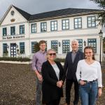 Maylis Rossberg, Tobias Klindt, Hinrich Jürgensen og Gitte Hougaard-Werner mødtes med magasinet Grænsen på Den Gamle Grænsekro ved Christiansfeld. Her gik den gamle grænse fra 1864 til 1920.