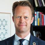 “Jeg deler jeres vurdering af, at Minority SafePack Initiative er et interessant og vigtigt initiativ fra de oprindeligt nationale mindretal i Europa, og jeg er glad for, at initiativet har fået så stor tilslutning”, skriver udenrigsminister Jeppe Kofod (S) i et brev til ti folketingspolitikere. “Jeg deler jeres vurdering af, at Minority SafePack Initiative er et interessant og vigtigt initiativ fra de oprindeligt nationale mindretal i Europa, og jeg er glad for, at initiativet har fået så stor tilslutning”, skriver udenrigsminister Jeppe Kofod (S) i et brev til ti folketingspolitikere.