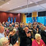 “SSW har igennem 75 år vist, at det er relevant og i praksis uundværligt som mindretallets politiske repræsentant. Selv om danske sydslesvigere også er engageret i andre politiske partier og til dels varetager politiske hverv i parlamenter fra lokalt plan til Europa-Parlamentet, hvor de støtter og taler mindretalspolitiske interesser op, er SSW fortsat mindretallets uanfægtede politiske stemme. Der findes intet alternativ, selv om CDU, De Grønne og SPD har defineret meget mindretalsvenlige politikker”, skri