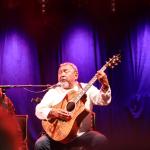 “Jeg har sunget på grønlandsk i mange år, og der er ikke nogen, der forstår en skid. Alligevel har jeg tjent penge på det.”